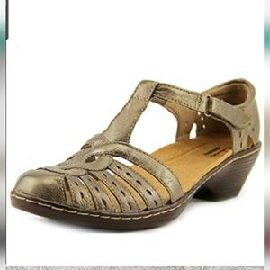 Clarks‎ Wendy River Tiger Low Heel Sandal size 7 Metallic